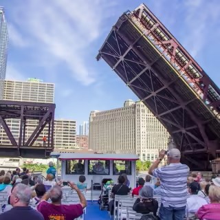 event-img-Chicago in 45 Minutes: Express Architecture River Cruise