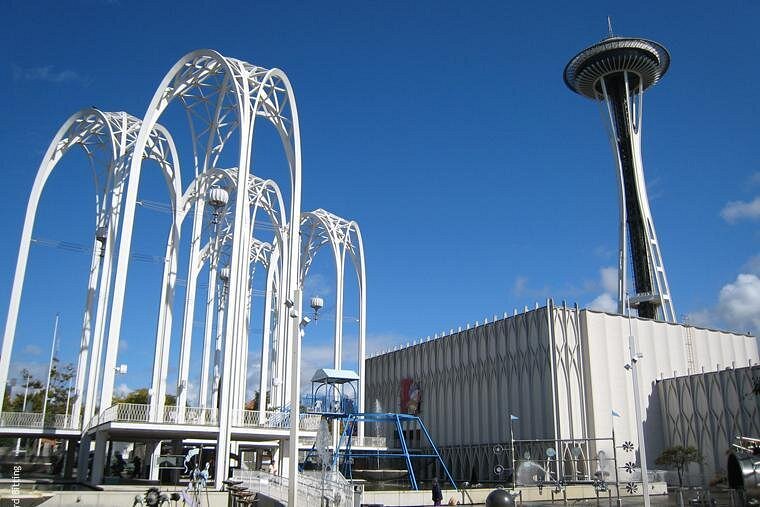 event-img-Explore Seattle in 4 Hours with a Festive Holiday Twist