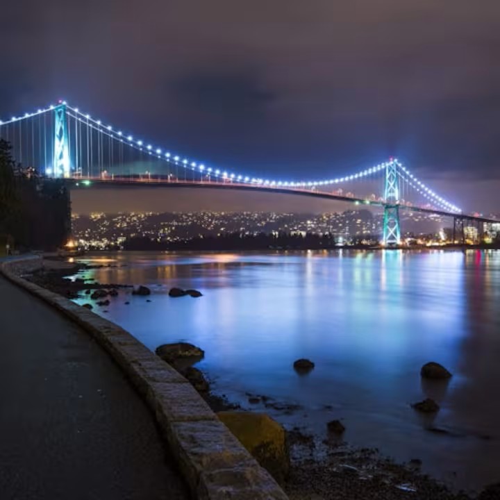 Vancouver Twilight Tour: Capilano Park and Grouse Mountain Views