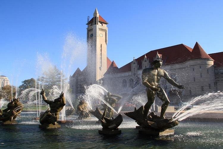 event-img-St. Louis Arch and River Cruise Small Group Walking Tour