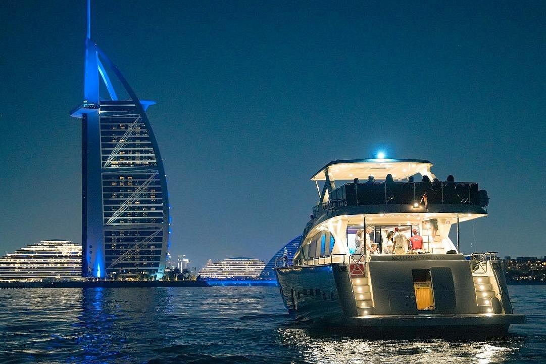 Luxury Yacht Cruise in Dubai Harbor for Couples or Groups with BBQ