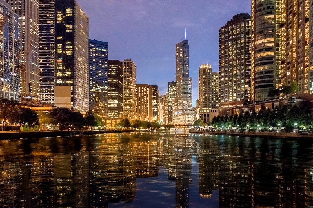 event-img-Lake Michigan Sunset Cruise – See Chicago from the Water