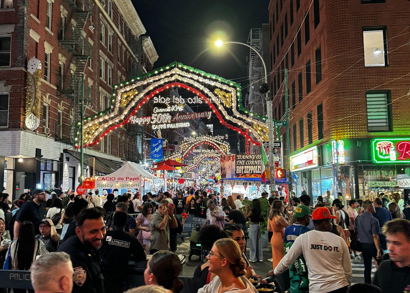 event-img-Mafia, Crime Stories, and Local Eats: NYC Tour with NYPD Guides