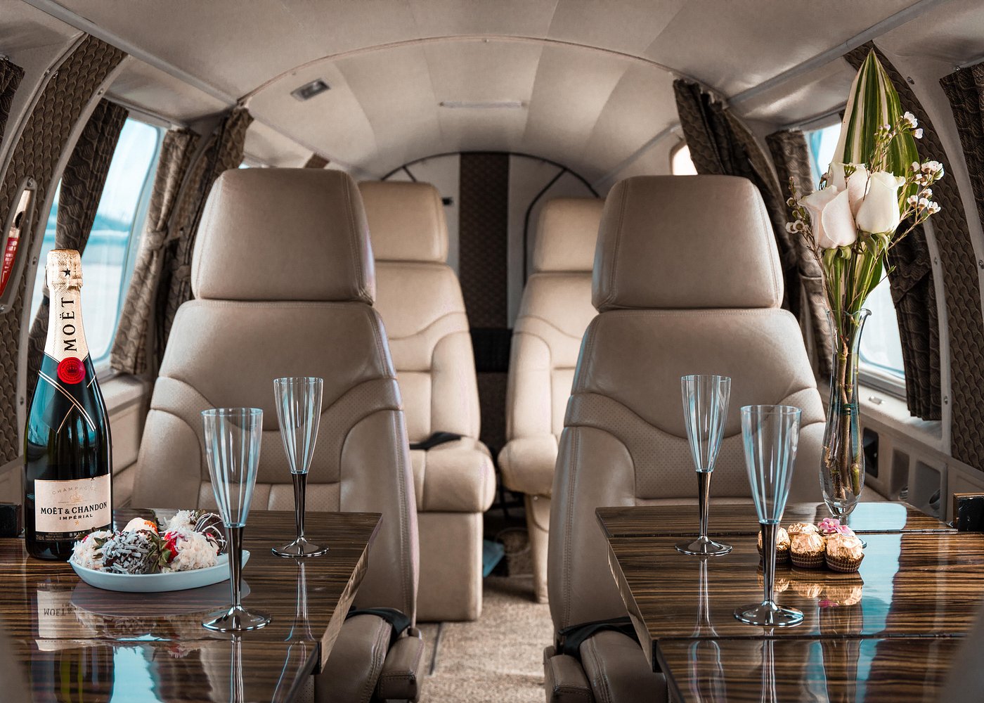 event-img-One-Hour Aerial Tour of Toronto & Niagara Falls with iflyTOTO