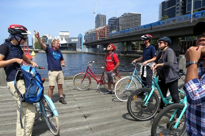 Discover Melbourne’s Highlights on a Guided Bike Tour