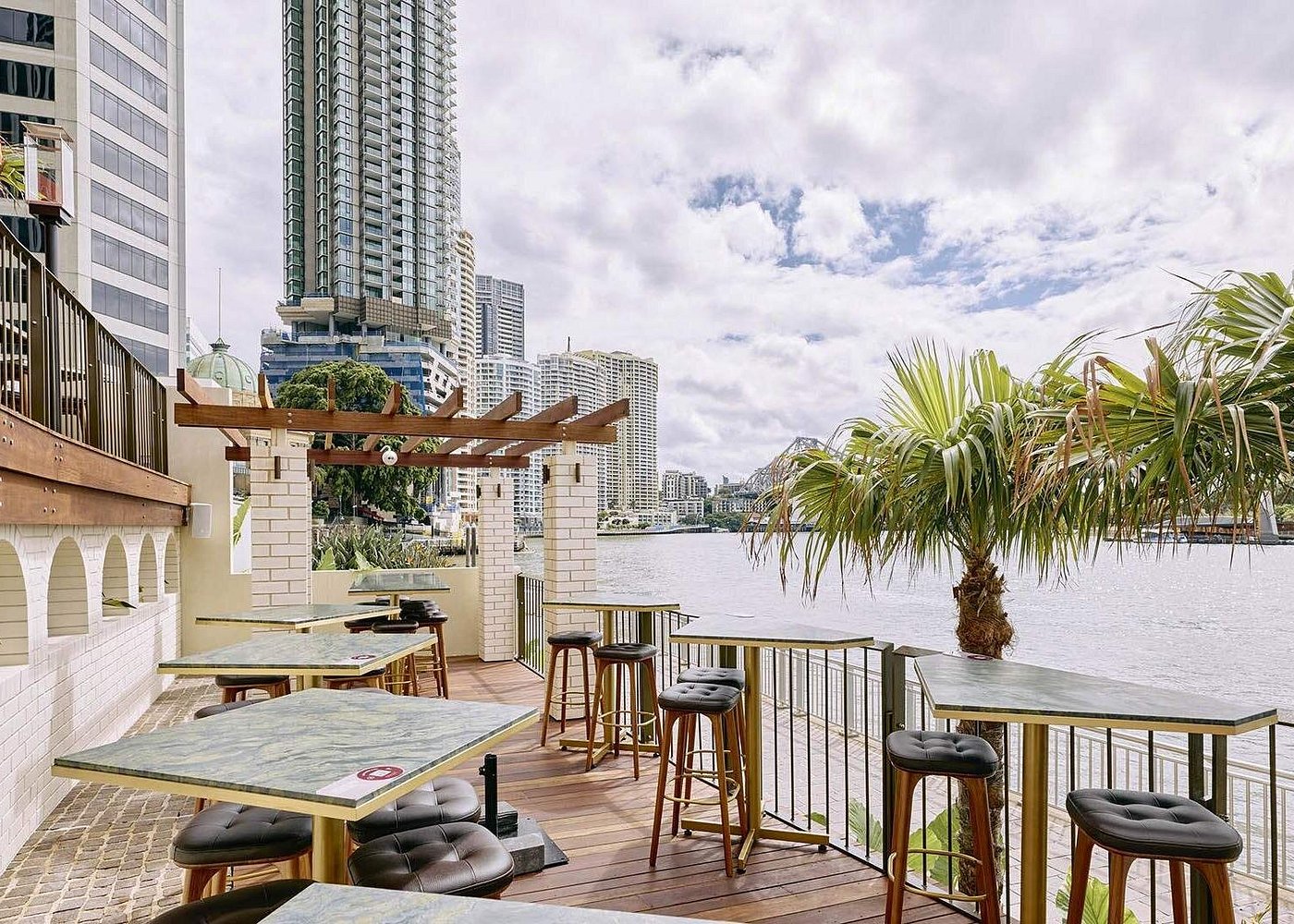 event-img-Guided Brisbane City Walking Tour with Beverage