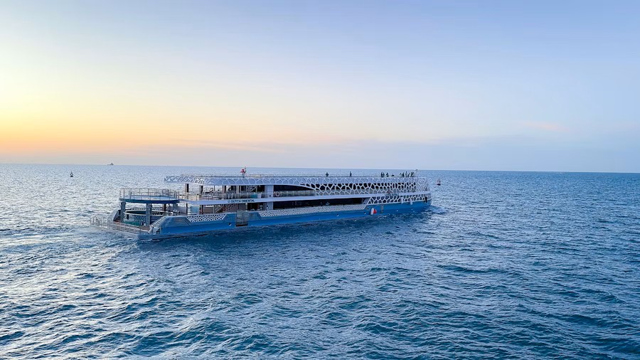 event-img-VIP Dubai Mega Yacht Dinner & Night Cruise