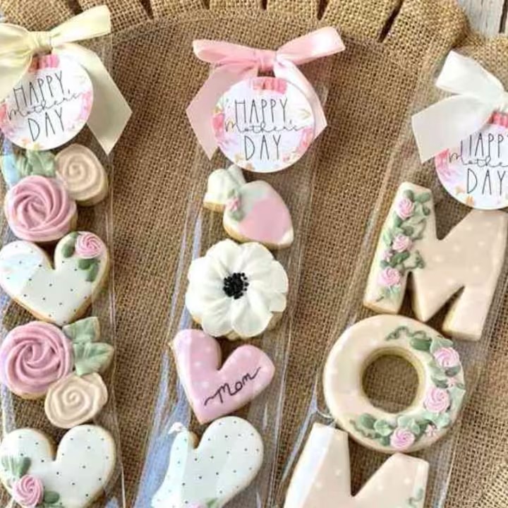 Celebrate Mother’s Day with a Cookie Decorating Class
