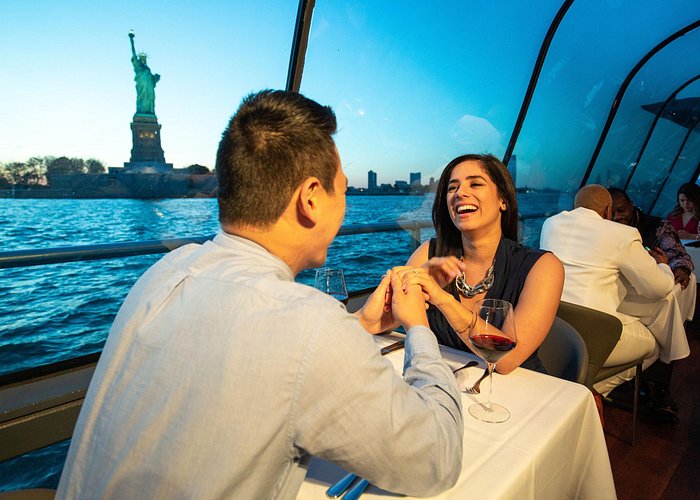 Bateaux NYC Dinner Cruise: Premier City Cruises Experience