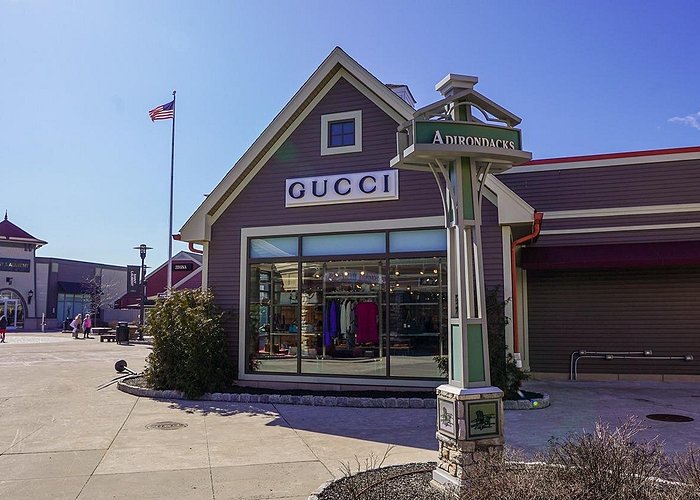 NYC Day Trip: Woodbury Common Premium Outlet Shopping