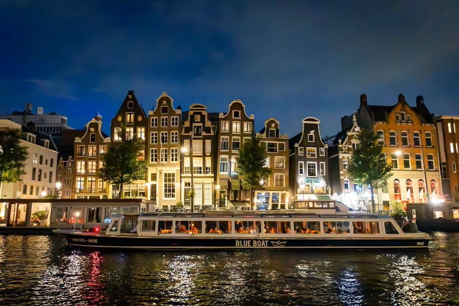 event-img-Evening Canal Cruise in Amsterdam with City Lights Views