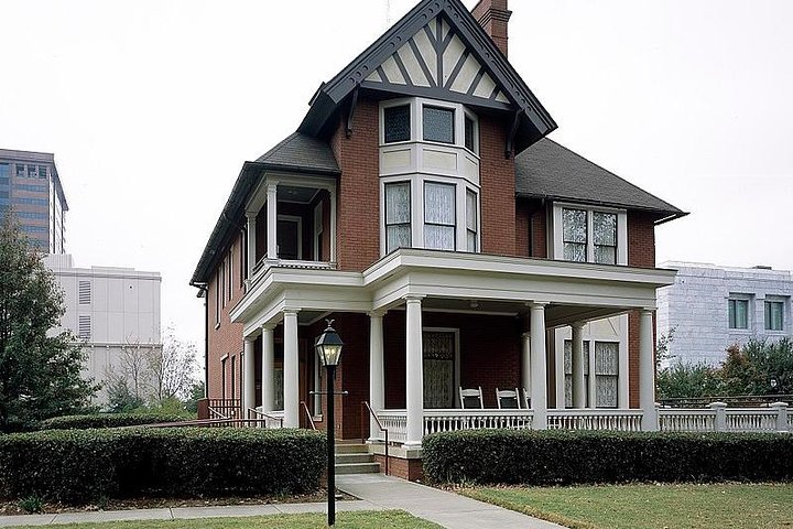 event-img-Discover Atlanta’s Historic Homes on a Private Guided Tour