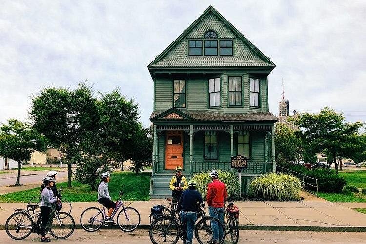 event-img-Best of Buffalo Cycling Tour – Historic Sites & Cultural Highlights Ride