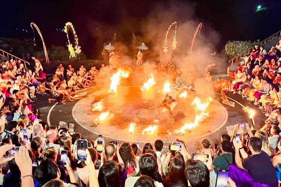 Private Uluwatu Temple & Kecak Fire Dance Evening Tour with Jimbaran Bay Visit