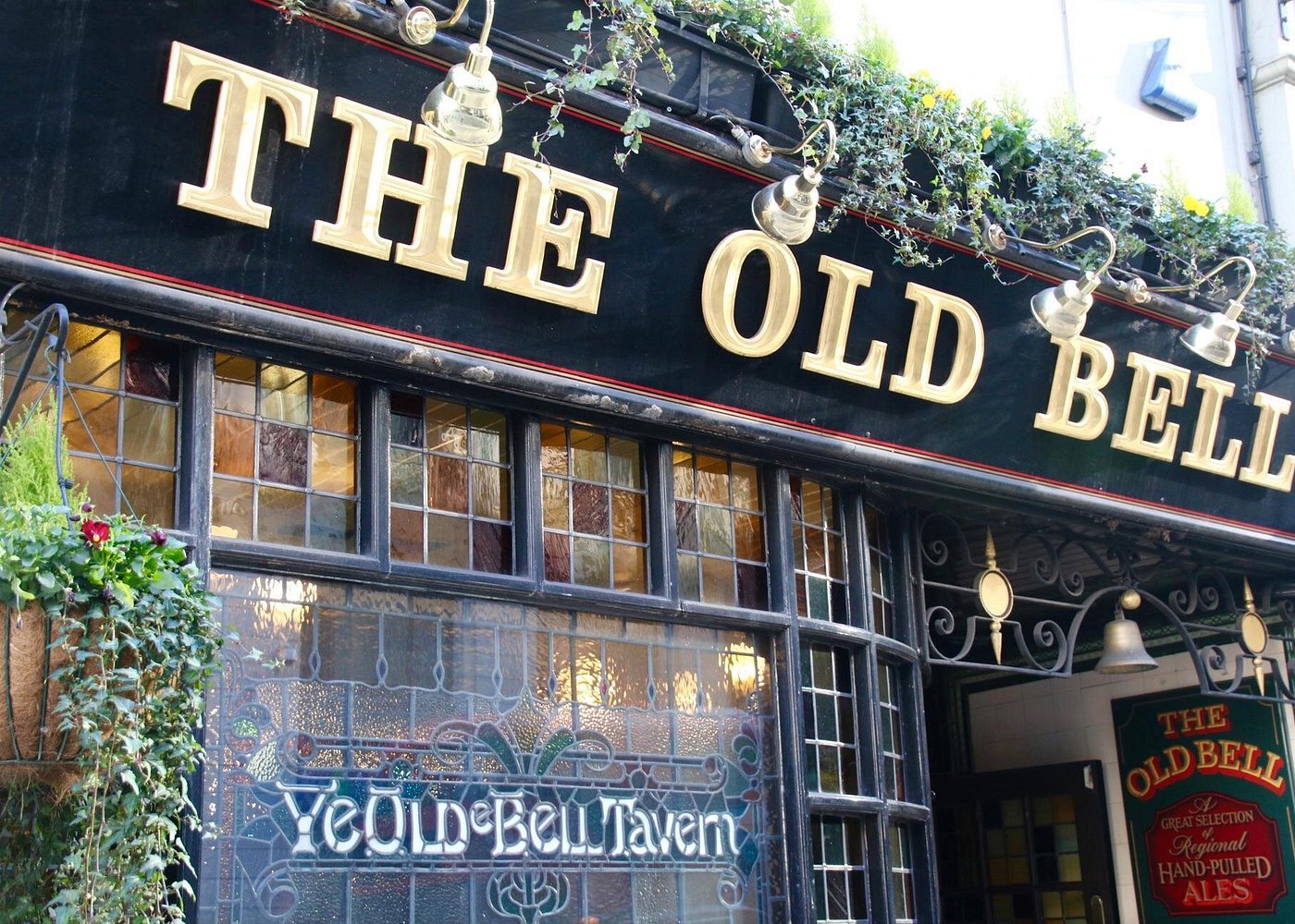 event-img-London Historic Pub Walking Tour – Small Group Experience
