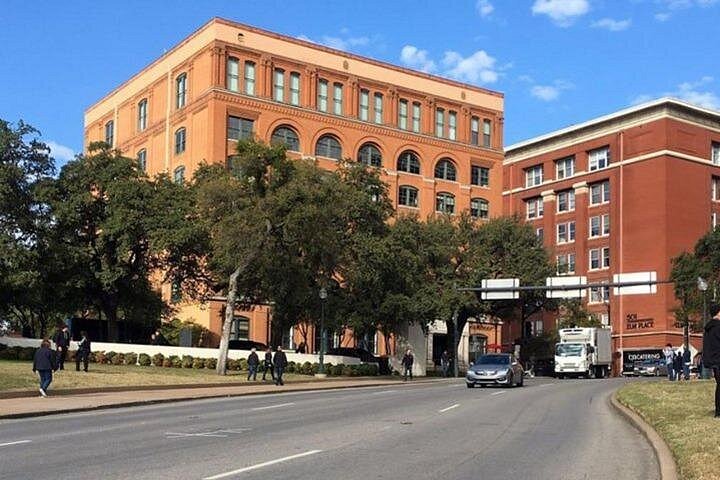 event-img-JFK Assassination Tour – Sixth Floor Museum & Oswald Rooming House