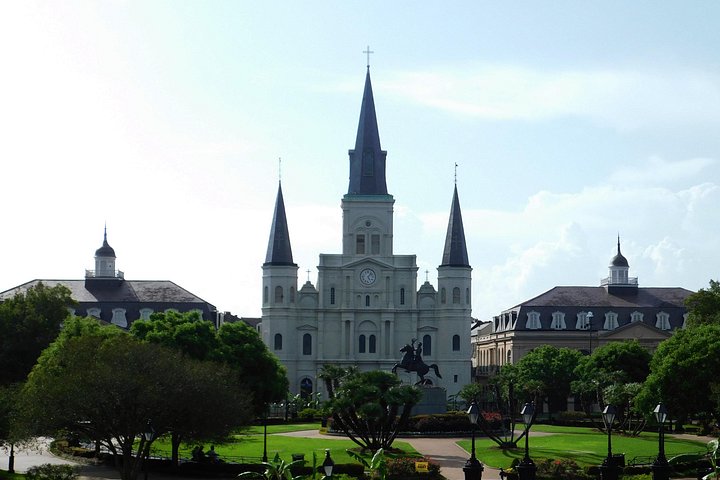 event-img-French Quarter and Cemetery Tour in New Orleans