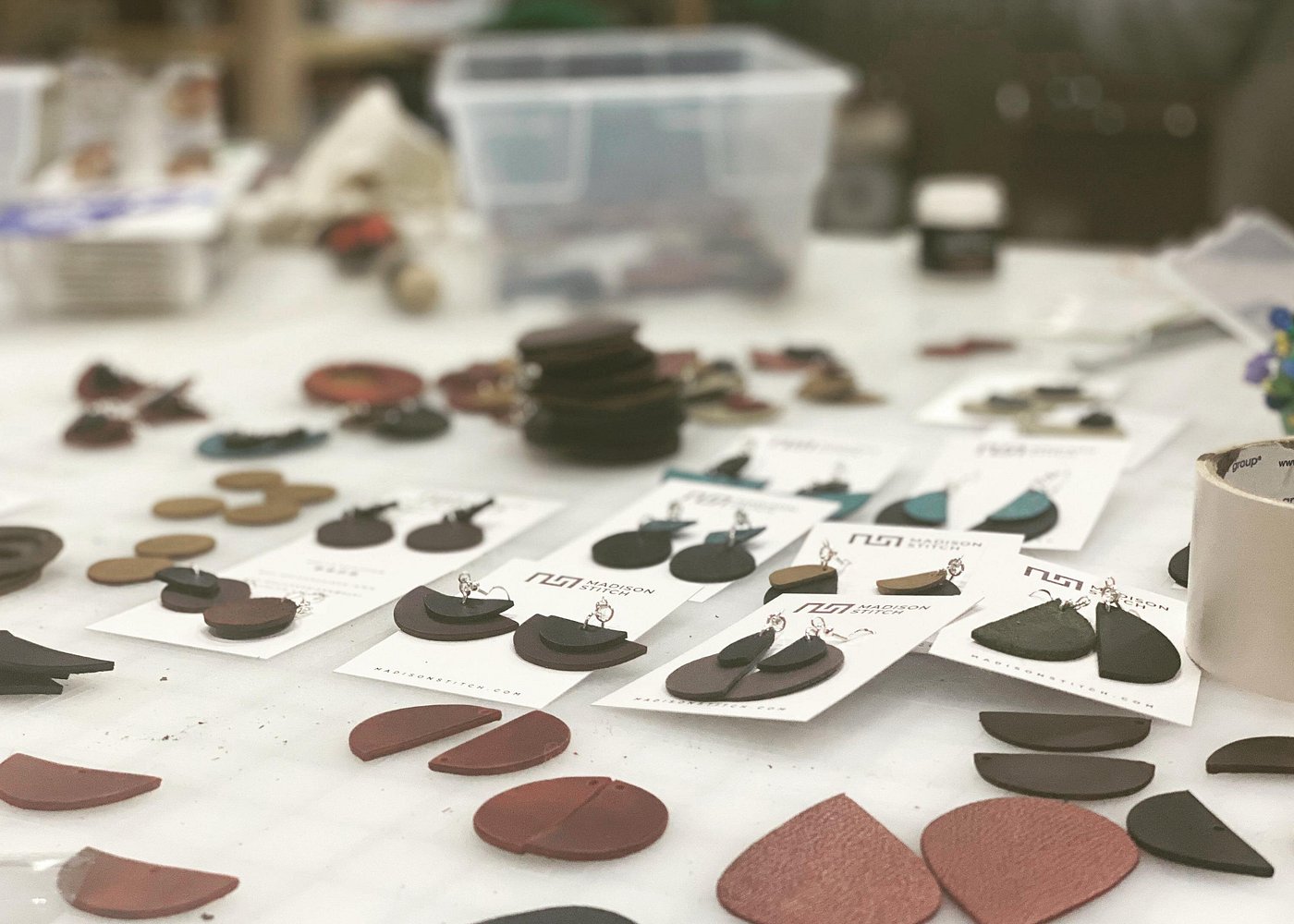 event-img-Small-Group Jewelry Making Class with Wine Tasting